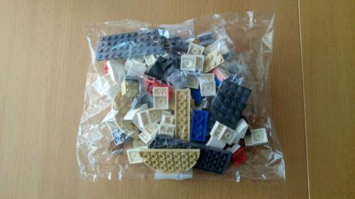 Die Lego-Bausteine noch verpackt in der dritten Tüte