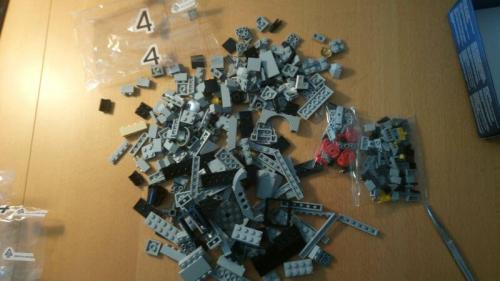 Ein unsortierter Haufen Lego-Steine des vierten Bauabschnitts